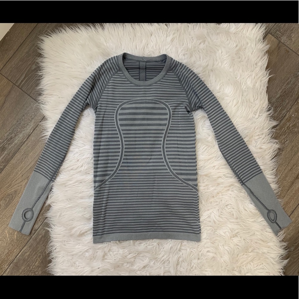 Lululemon Long Sleeve Top - size 6